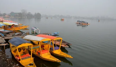 biting cold tightens grip on kashmir in pics