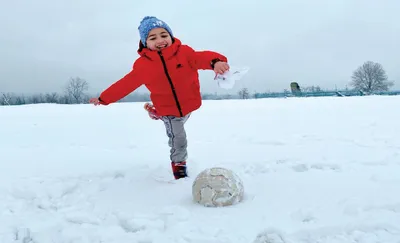 snowfall brings cheers to srinagarites