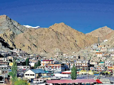 unprecedented dry spell dampens ladakh s winter sports