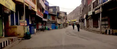kargil observes complete bandh  massive protest rally taken out in leh on kda  lab call