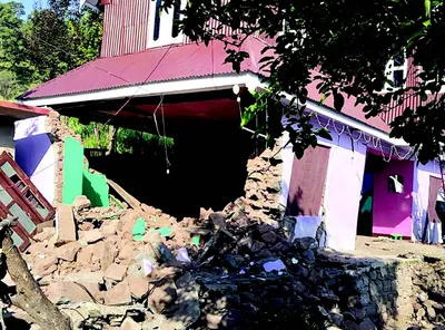 day 3  land sinking continues in parnote