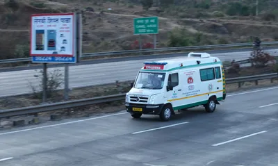 man clears path along jam packed qamarwari road to noor bagh chowk for ambulance  gets applause