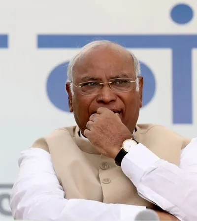 congress president kharge to arrive in kashmir tomorrow to address election rally