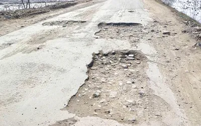 handwara wader road lies  in shambles