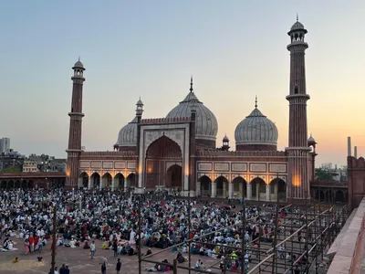 how ‘shutdown confirmation feature’ helped tech influencer to retrieve lost smartphones in jama masjid