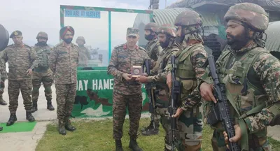 goc 15 corps visits forward posts in keran sector