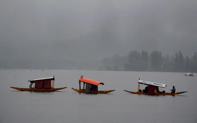 rising water levels in jhelum  dal lake worries inhabitants