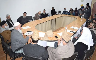 mirwaiz led mmu lauds administration for action on dal incident