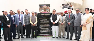 chief justice unveils mahatma gandhi bust inside high court complex