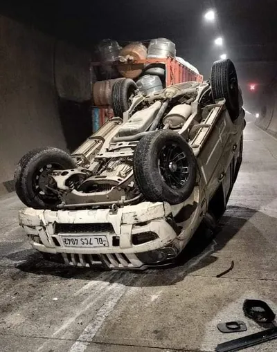 vehicle overturns in navyug tunnel on jammu srinagar national highway  all passengers safe