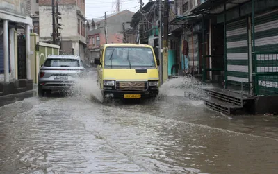 incessant rains hit normal life in srinagar