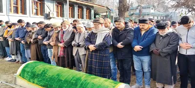 renowned poet  broadcaster farooq nazki laid to rest
